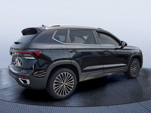 New 2026 Volkswagen Taos SE FWD image 5