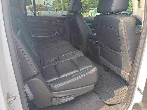 Used 2019 Chevrolet Suburban LT image 34