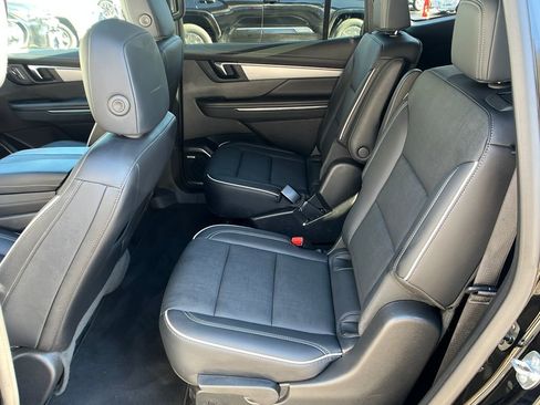 Used 2025 Buick Enclave Preferred image 21