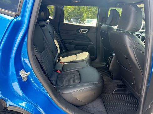 Used 2023 Jeep Compass Latitude w/ Convenience Group AWD/4WD image 22