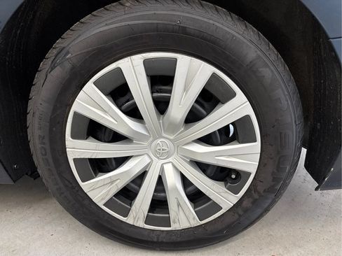 Used 2021 Toyota Camry LE FWD image 29