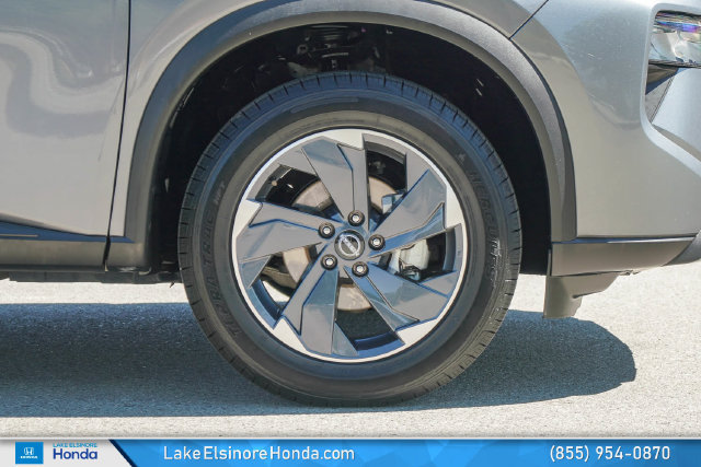 Used 2024 Nissan Rogue SV FWD image 8