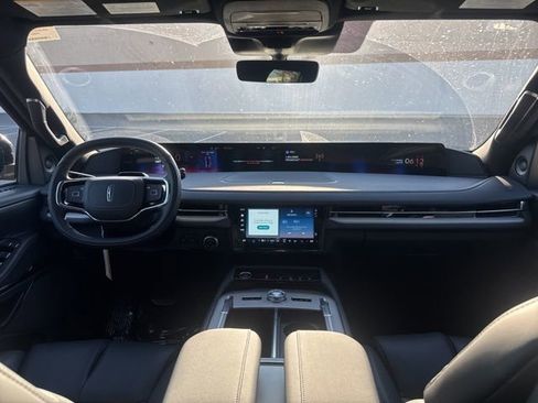 New 2026 Lincoln Navigator Reserve AWD/4WD image 19