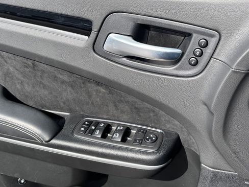 Used 2023 Chrysler 300 C image 35