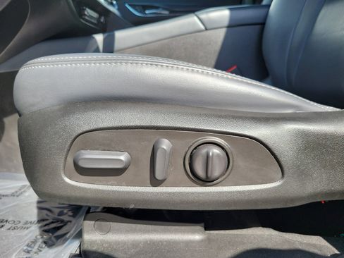 Used 2023 Buick Enclave Essence image 12