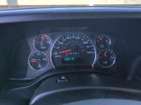 Used 2024 Chevrolet Express 2500 w/ Driver Convenience Package image 11