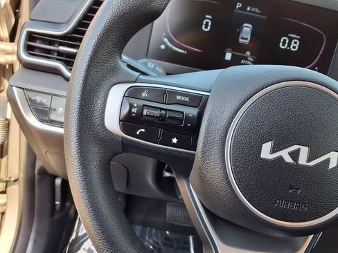 Used 2025 Kia Sportage LX FWD image 19