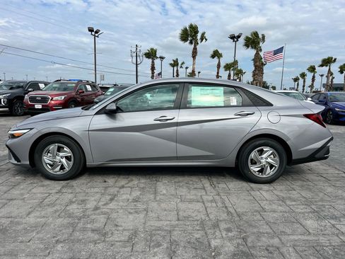 New 2026 Hyundai Elantra SE FWD image 4