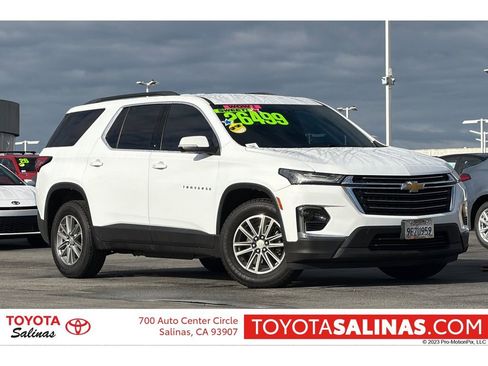 Used 2023 Chevrolet Traverse LT image 1
