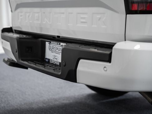 Used 2025 Nissan Frontier SV RWD image 7