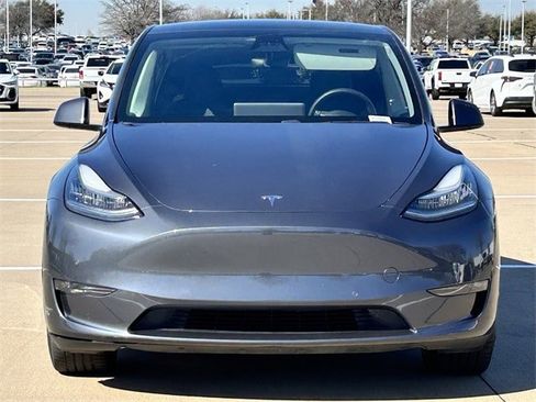 Used 2020 Tesla Model Y Long Range image 8