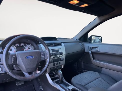 Used 2010 Ford Focus SE image 12