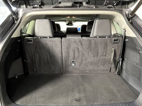 Used 2023 Toyota Highlander XLE AWD/4WD image 17