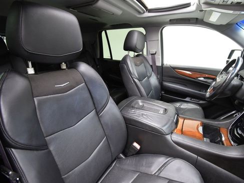 Used 2015 Cadillac Escalade Premium image 18