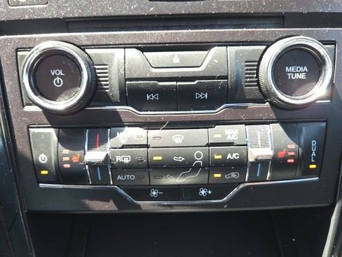 Used 2017 Ford Explorer XLT w/ Equipment Group 202A AWD/4WD image 32