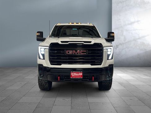 Used 2025 GMC Sierra 2500 AT4X image 2