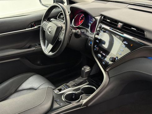 Used 2020 Toyota Camry XSE image 8