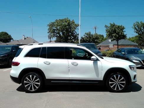 Used 2021 Mercedes-Benz GLB 250 w/ Premium Package image 5