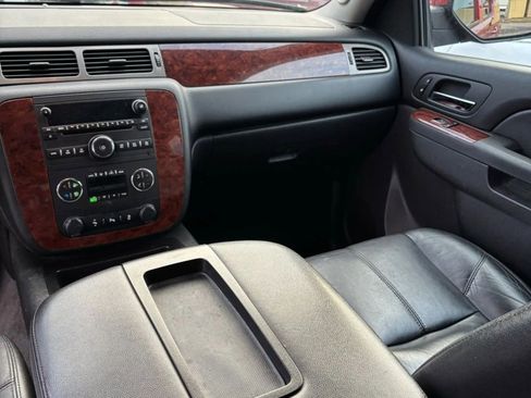 Used 2013 Chevrolet Suburban LT image 46