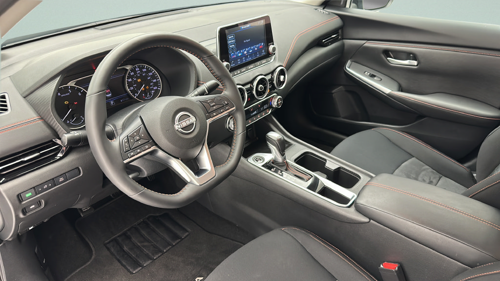 Used 2025 Nissan Sentra SR FWD image 12