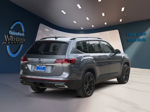 Used 2022 Volkswagen Atlas SE w/ Panoramic Sunroof Package FWD image 8