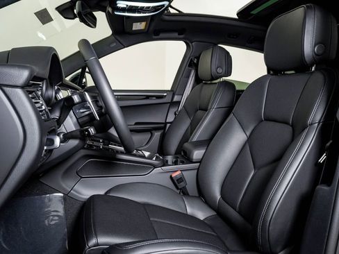 New 2026 Porsche Macan AWD/4WD image 5