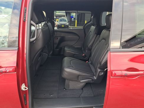 New 2026 Chrysler Pacifica Select w/ S Appearance Package FWD image 13