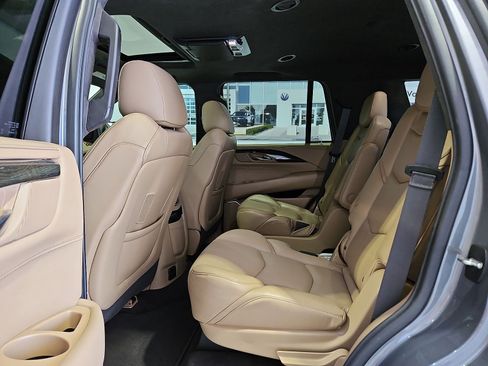 Used 2020 Cadillac Escalade Platinum w/ Escalade Sport Edition AWD/4WD image 13