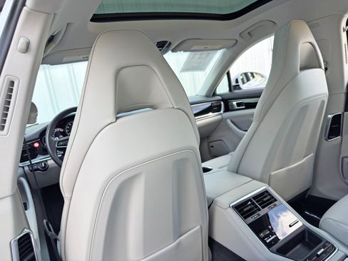 Used 2023 Porsche Panamera 4S w/ Sportdesign Package image 39