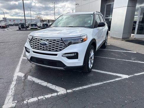 Used 2023 Ford Explorer Platinum w/ Technology Package image 2