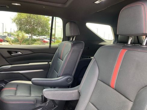 Used 2024 Chevrolet Traverse RS FWD image 11