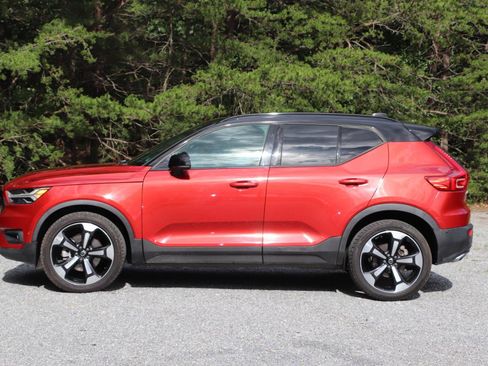 Used 2019 Volvo XC40 T4 R-Design FWD image 37