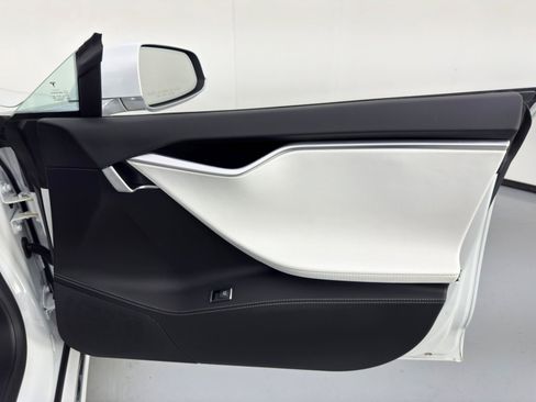 Used 2017 Tesla Model S 90D image 40