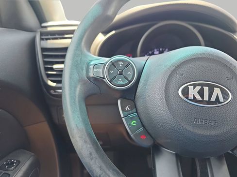 Used 2016 Kia Soul FWD image 19