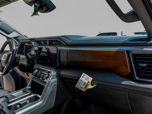 Used 2024 GMC Sierra 2500 Denali w/ Denali Reserve Package image 18