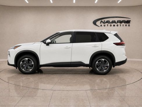 Used 2024 Nissan Rogue SV FWD image 4