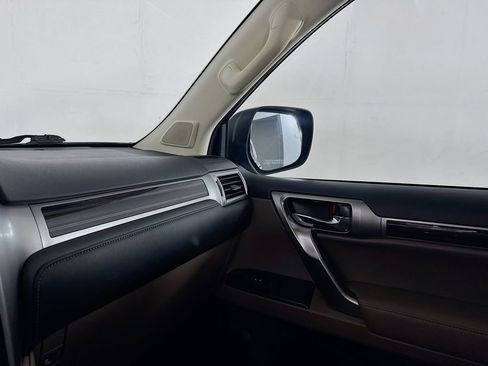 Used 2022 Lexus GX 460 Luxury w/ Accessory Package AWD/4WD image 39