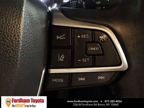 Used 2023 Toyota Highlander XLE AWD/4WD image 22
