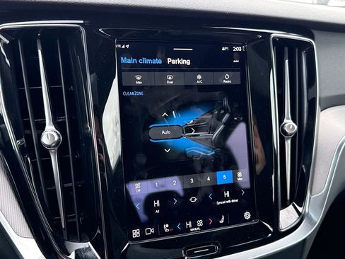 Used 2024 Volvo S60 B5 Plus image 20