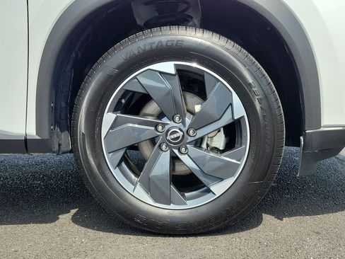 Certified 2025 Nissan Rogue SV AWD/4WD image 5