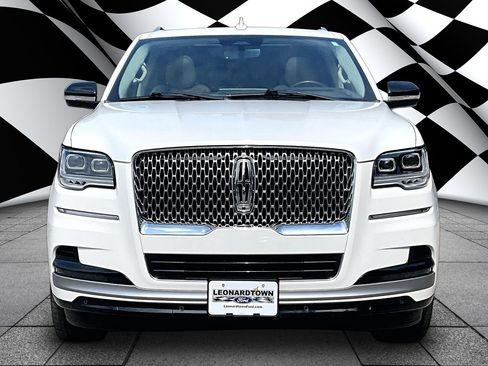 Used 2023 Lincoln Navigator L Reserve AWD/4WD image 3