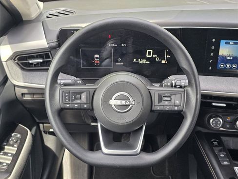 Used 2025 Nissan Kicks SV AWD/4WD image 14