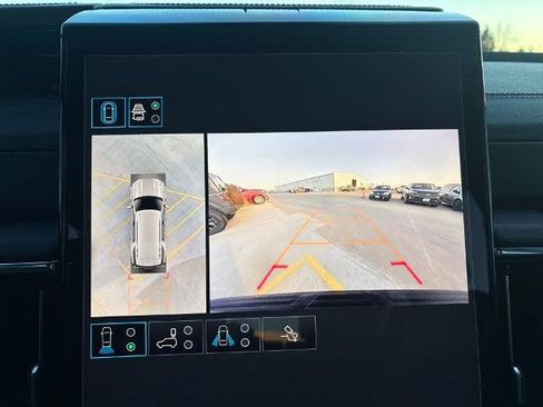 Used 2025 GMC Yukon Denali AWD/4WD image 25