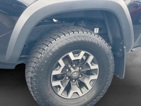 Used 2021 Toyota Tacoma TRD Off-Road w/ TRD Premium Off Road Package AWD/4WD image 29