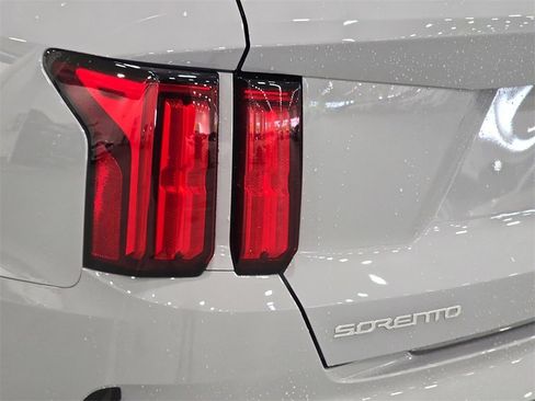 Used 2023 Kia Sorento SX image 32