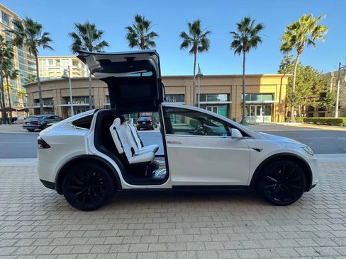Used 2021 Tesla Model X Long Range AWD/4WD image 8