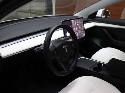 Used 2022 Tesla Model 3 Standard Range image 39