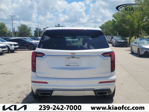 Used 2023 Cadillac XT6 Luxury w/ LPO, Premium Carpet Package FWD image 5