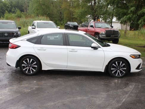 Used 2023 Honda Civic EX-L image 4