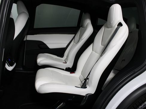 Used 2022 Tesla Model X Plaid image 24